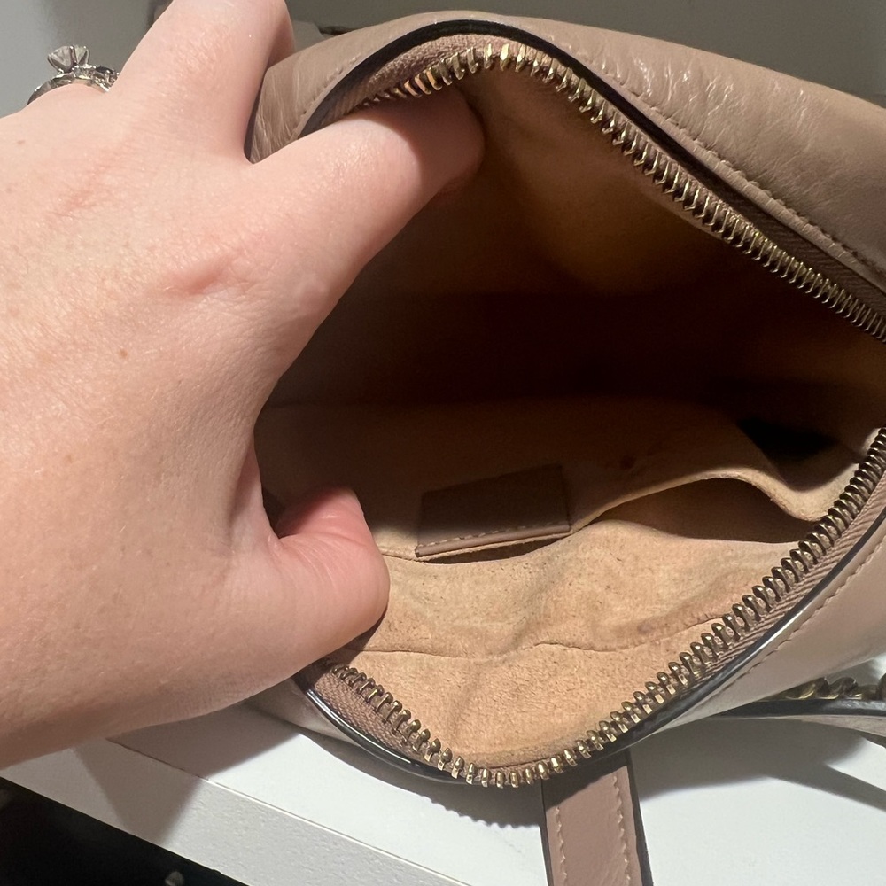 Gucci Tan Crossbody Bag with Gold Accents - Picture 4 of 12